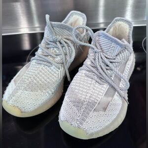 Woman's Fashion Light Grey Laces Sneakers Size US 6, EUR 37, UK 4